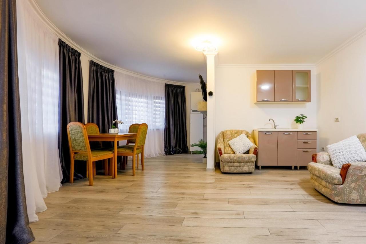 Vaias Aparts Targu Neamt Extérieur photo