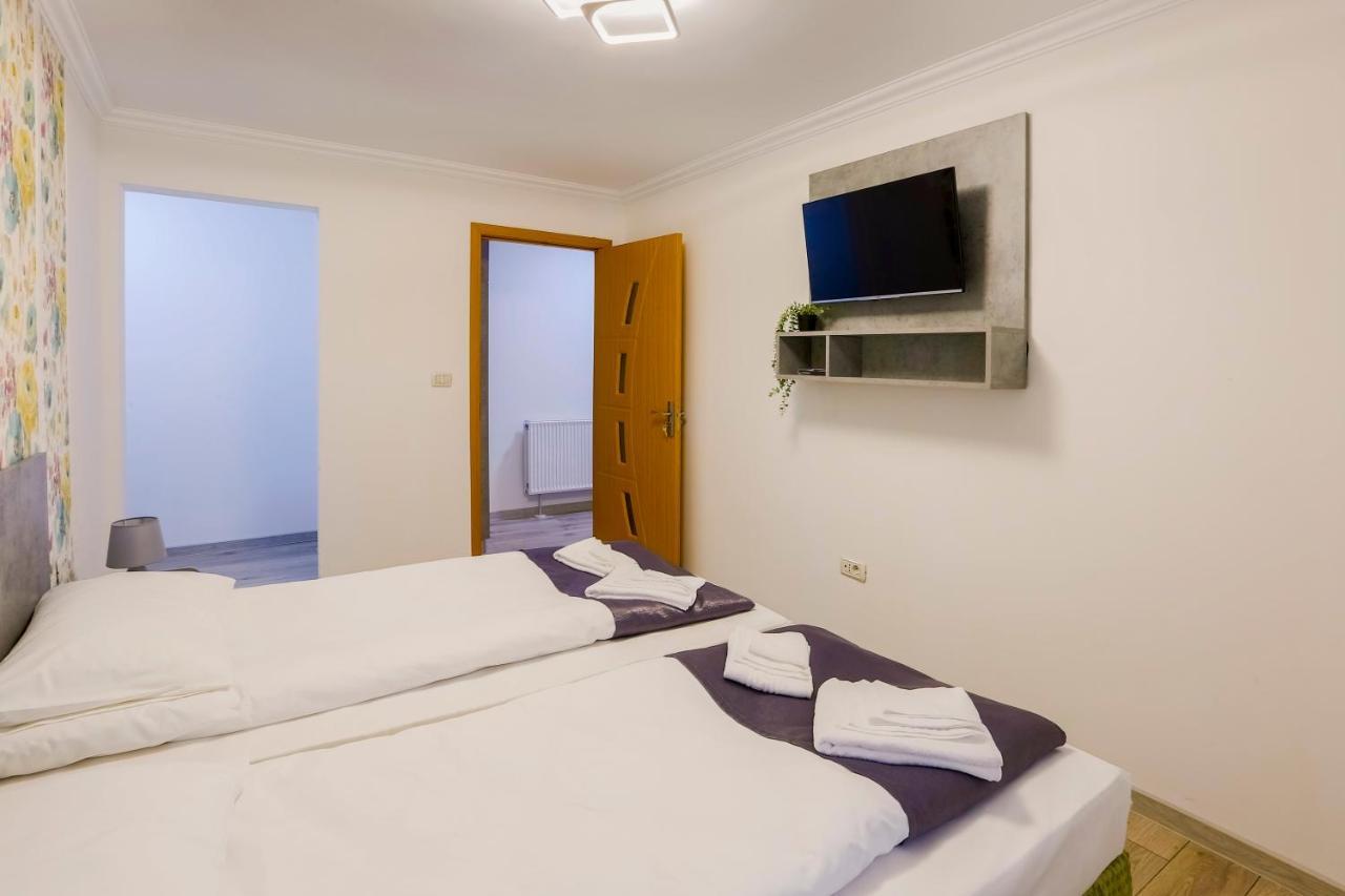 Vaias Aparts Targu Neamt Extérieur photo