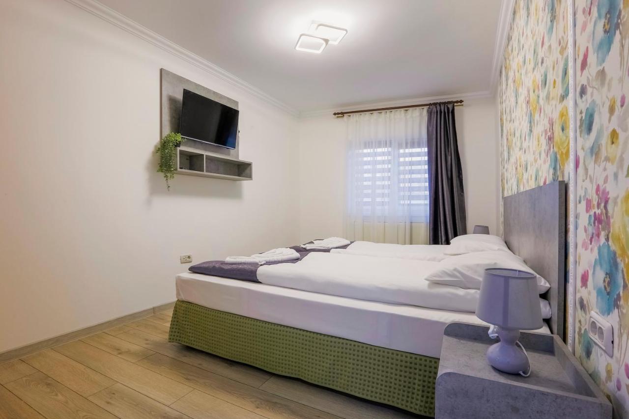 Vaias Aparts Targu Neamt Extérieur photo