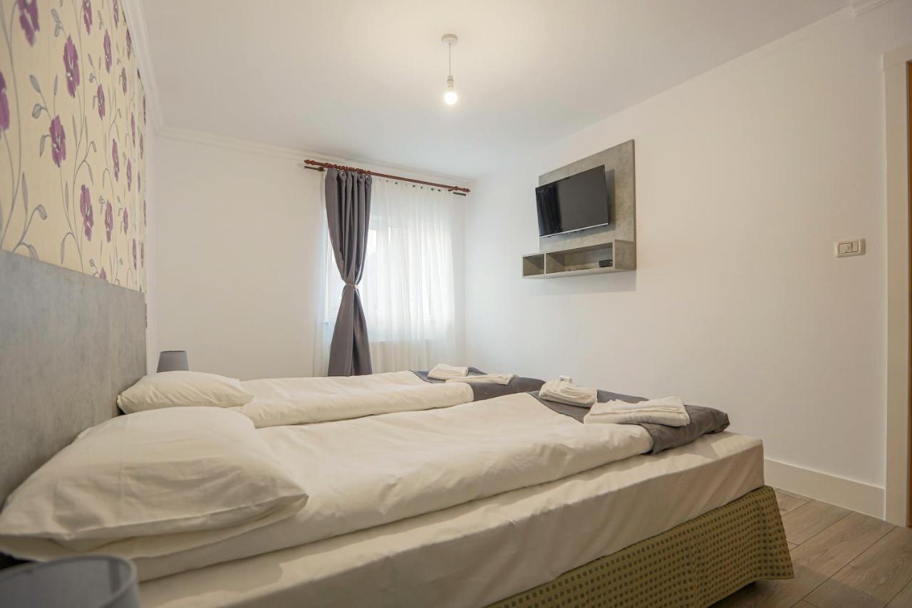 Vaias Aparts Targu Neamt Extérieur photo