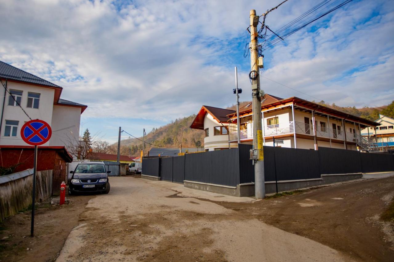Vaias Aparts Targu Neamt Extérieur photo
