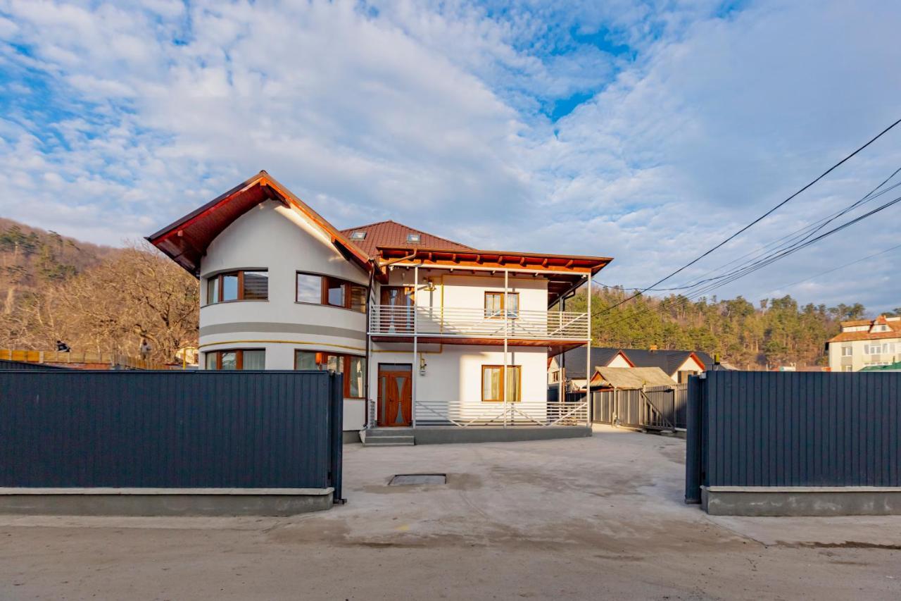 Vaias Aparts Targu Neamt Extérieur photo