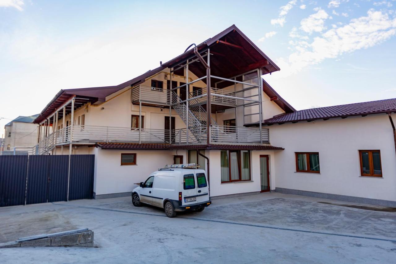Vaias Aparts Targu Neamt Extérieur photo