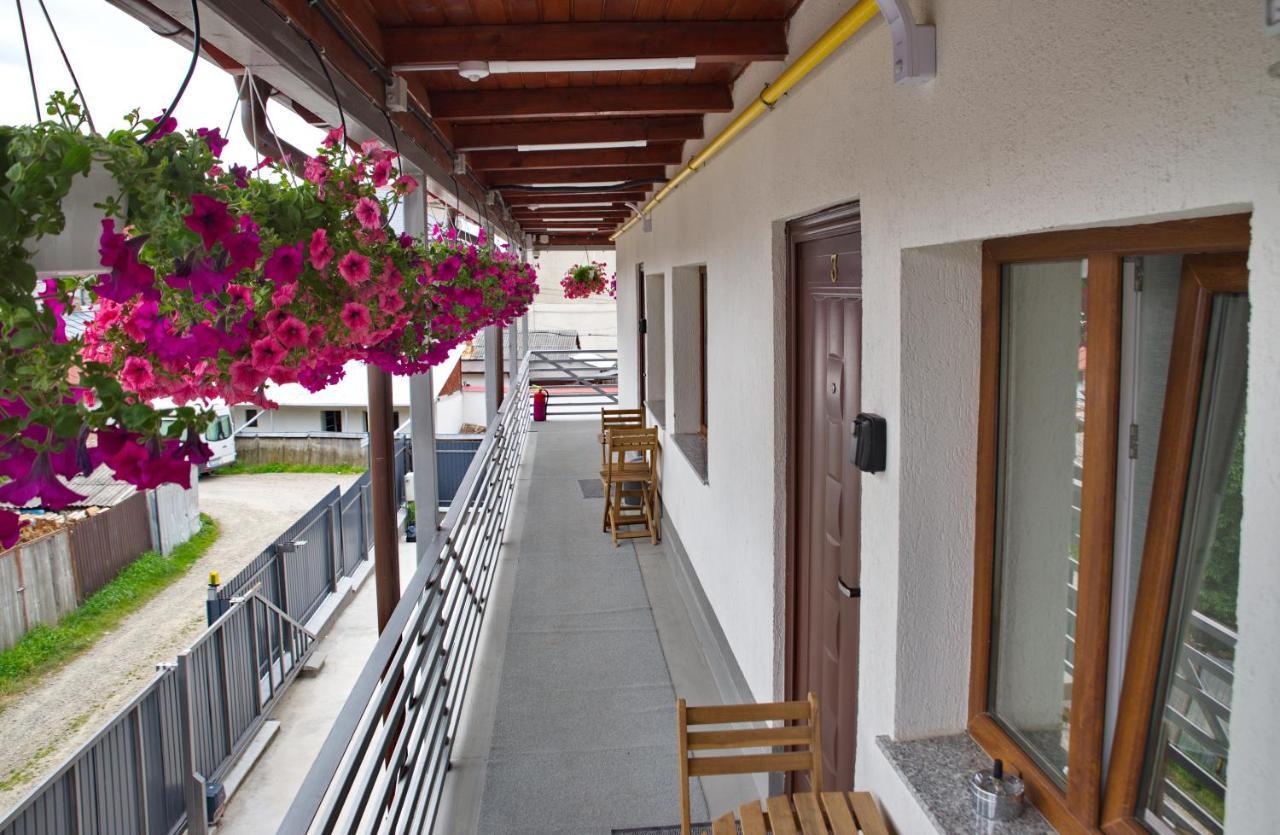 Vaias Aparts Targu Neamt Extérieur photo